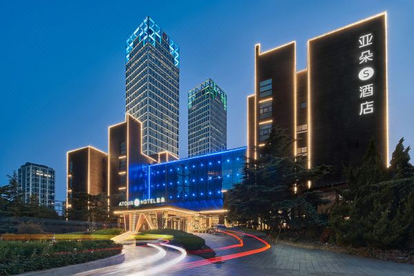 大連星海廣場(chǎng)亞朵S酒店